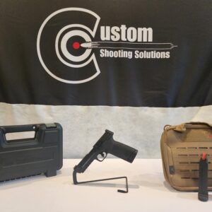 S&W M&P 22 Magnum Bundle 4.35'' 30-Rd